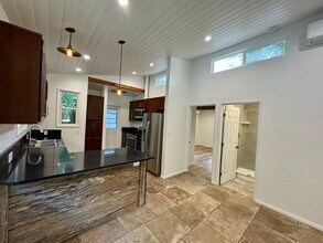 21620 Circle Trl in Topanga, CA - Foto de edificio - Building Photo