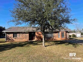 1303 N Cedar St in Foley, AL - Building Photo