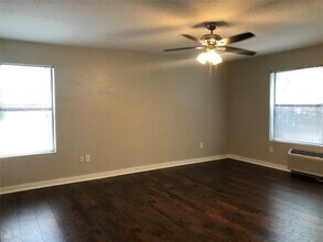 701 W Sycamore St, Unit 107 in Denton, TX - Building Photo - Building Photo
