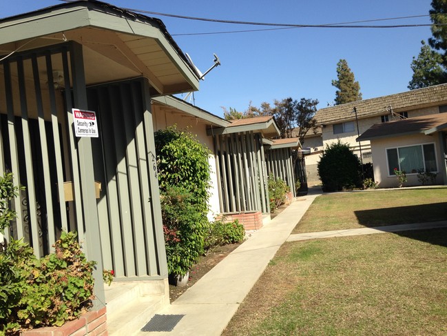 250 Goodman St in Bakersfield, CA - Building Photo - Building Photo