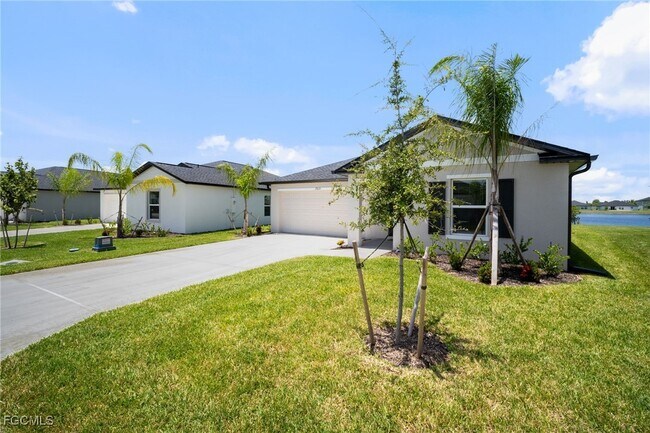 17633 Paradiso Wy in North Fort Myers, FL - Building Photo - Building Photo