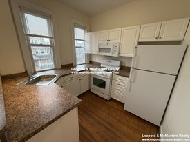 52 Ashford St, Unit 3 Apartamentos