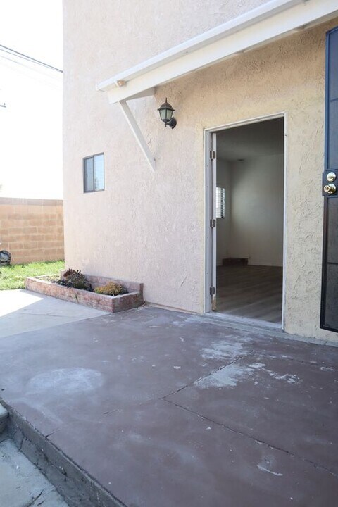 11728 Massinger St in Lakewood, CA - Building Photo