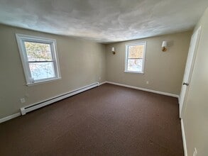 2 Bayleaf Way, Unit Right Side in Pelham, NH - Building Photo - Building Photo