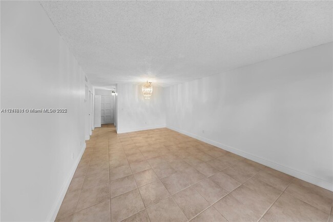 8500 SW 109th Ave in Miami, FL - Building Photo - Building Photo