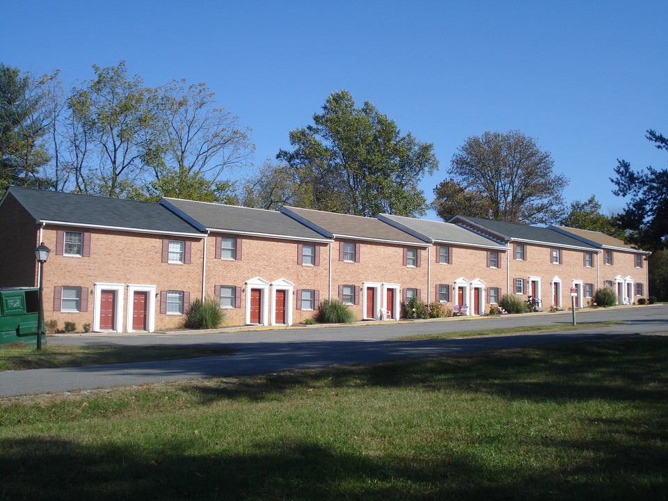 139 Lee St in Bowling Green, VA - Foto de edificio