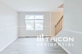 4 Sapphire Ct in O'Fallon, MO - Foto de edificio - Building Photo