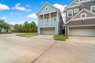 51 Thorpe Ln in Spring, TX - Foto de edificio - Building Photo