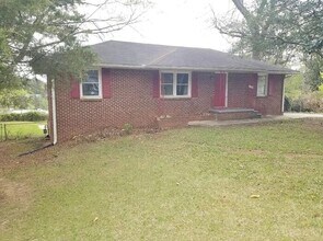 4484 Meadow Dr in Forest Park, GA - Building Photo - Building Photo