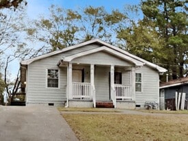 593 Cedar Ave NW in Atlanta, GA - Building Photo