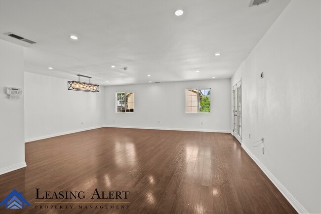 7800 Lindley Ave in Los Angeles, CA - Building Photo - Building Photo