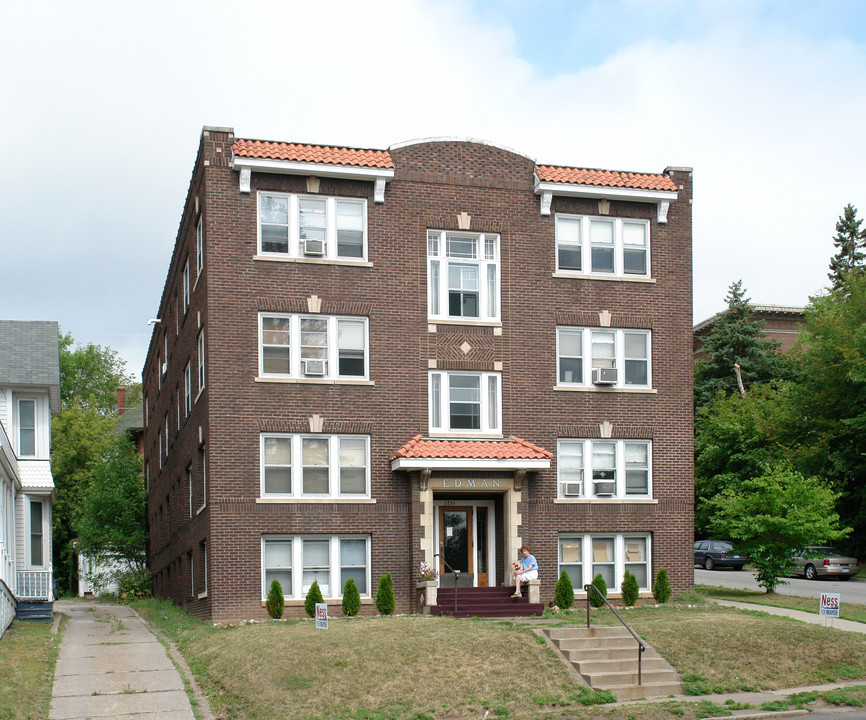 Edman in Duluth, MN - Foto de edificio