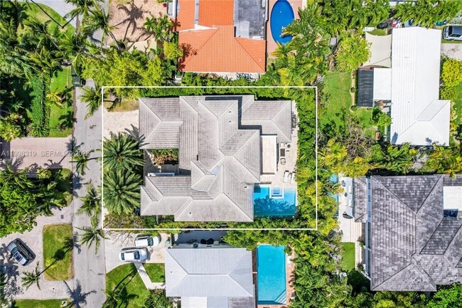 435 Hampton Ln in Key Biscayne, FL - Building Photo - Building Photo