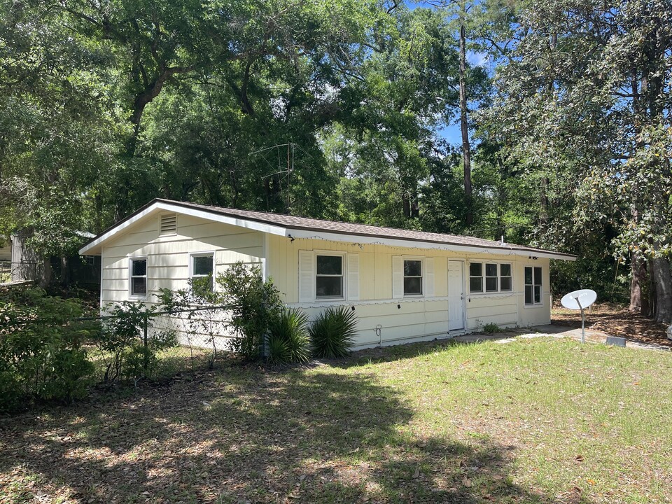 3612 Shoreline Dr in Tallahassee, FL - Building Photo