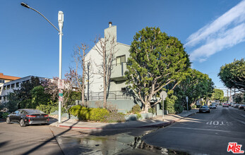 800 Westmount Dr in West Hollywood, CA - Building Photo - Building Photo