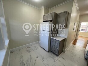 12 Alton Pl in Brookline, MA - Building Photo - Building Photo
