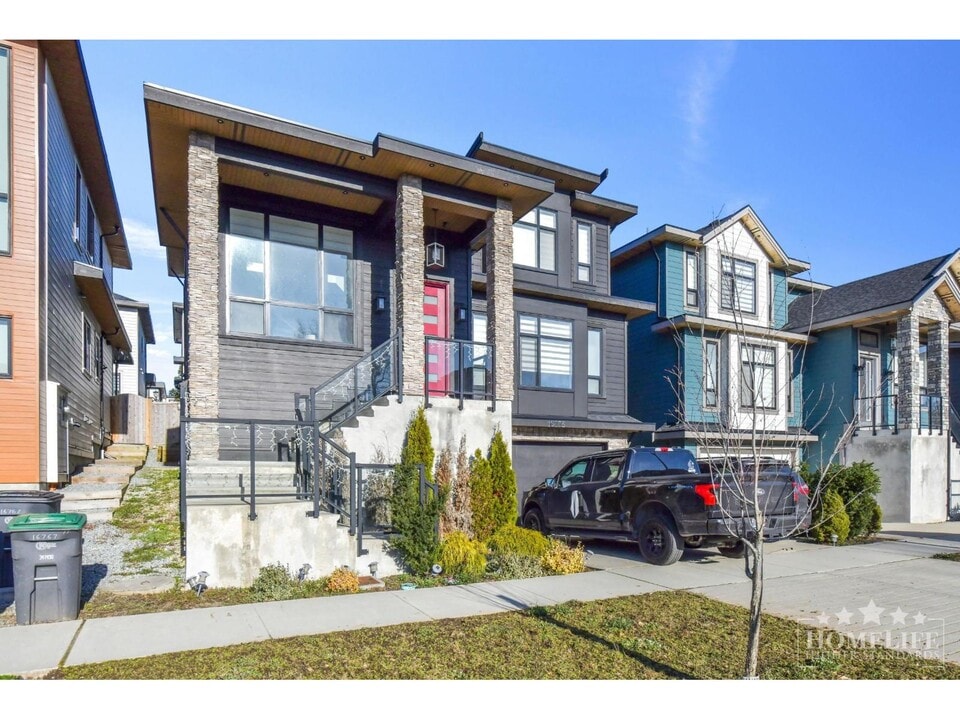 16775-16718 18 Ave in Surrey, BC - Building Photo