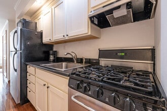 209 W 20th St in New York, NY - Building Photo - Building Photo