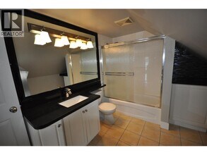 7505 Kingsway in Burnaby, BC - Building Photo - Building Photo