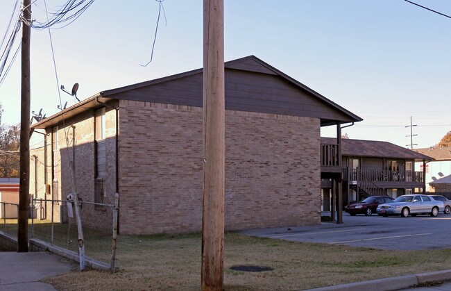 Kimberly Apartments in Tulsa, OK - Building Photo - Building Photo