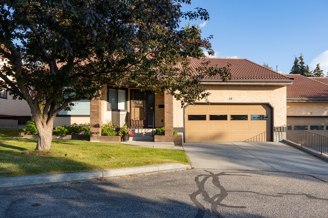 507 Strathcona Mews SW in Calgary, AB - Building Photo - Building Photo