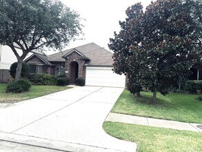 2910 Sandleigh Dr in Spring, TX - Building Photo - Building Photo