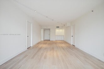 20225 NE 34th Ct in Aventura, FL - Building Photo - Building Photo