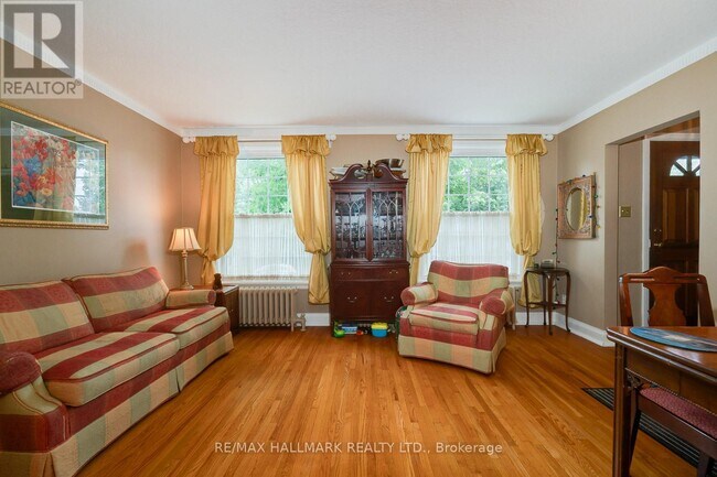 42 Hunt Club Dr in Toronto, ON - Building Photo - Building Photo