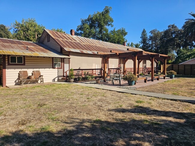 25160 S Center St, Unit 1