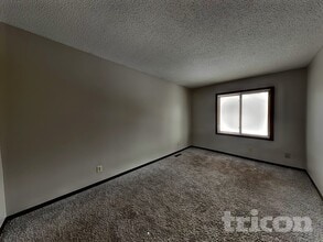 3401 75th Ave N in Minneapolis, MN - Building Photo - Building Photo