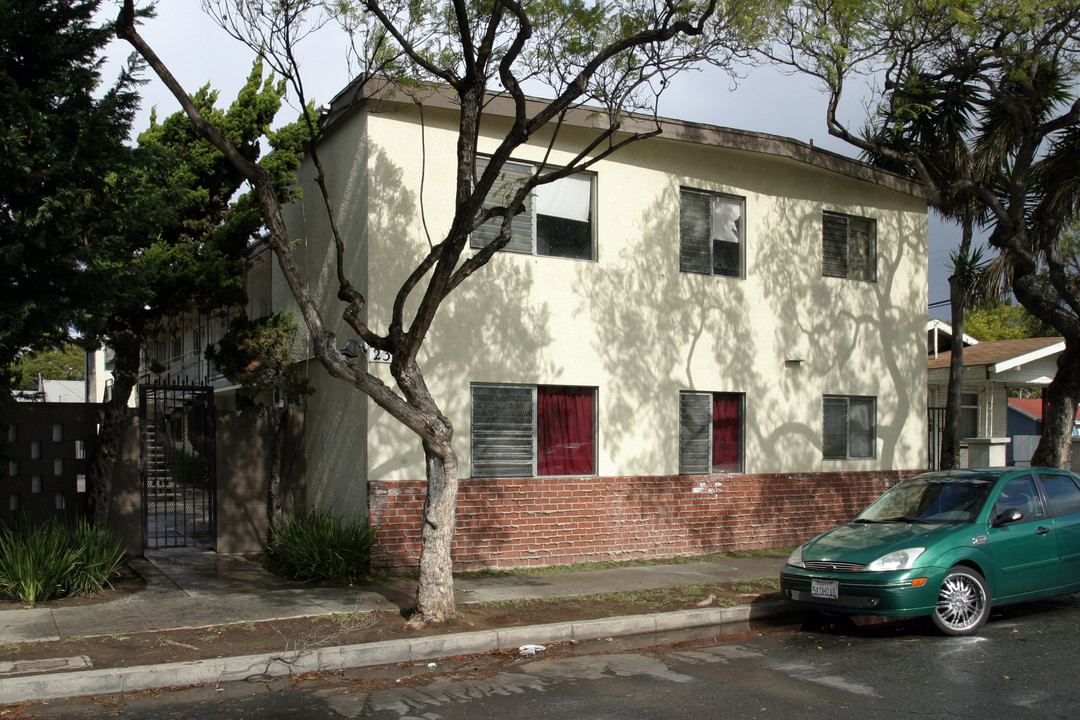 2231 E 14th St in Long Beach, CA - Building Photo