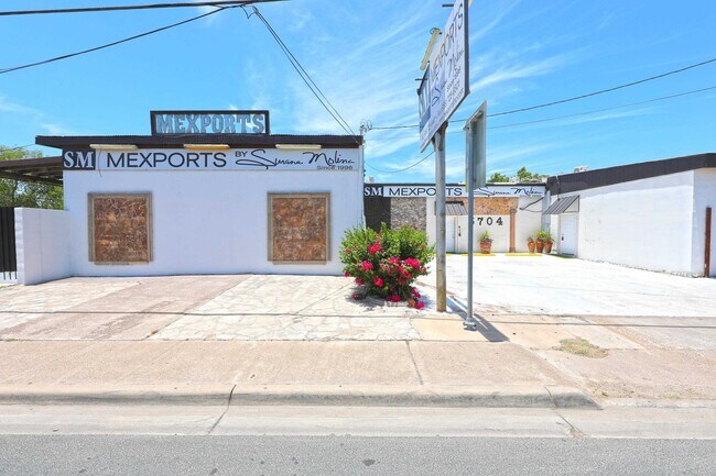 3704 San Bernardo Ave-Unit -3 in Laredo, TX - Building Photo - Building Photo