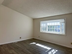 5750 Westfield in Yorba Linda, CA - Foto de edificio - Building Photo