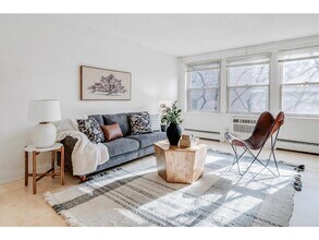 821 Douglas Ave in Minneapolis, MN - Building Photo - Building Photo