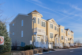 5 Main St in Oceanport, NJ - Foto de edificio - Building Photo