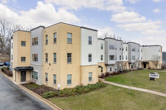 Element Apartments in Whitewater, WI - Foto de edificio - Building Photo