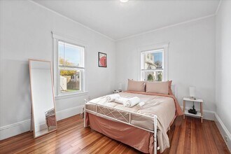 9 Wilshire St, Unit 1 in Winthrop, MA - Foto de edificio - Building Photo