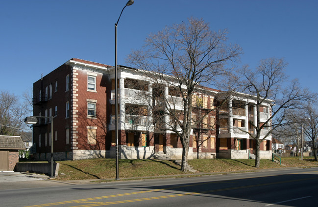 Oasis on Linwood in Kansas City, MO - Building Photo - Building Photo