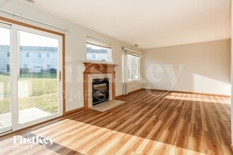 508 Springwood Dr in Joliet, IL - Foto de edificio - Building Photo