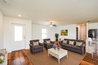 402 NW 11th St in Cape Coral, FL - Foto de edificio - Building Photo