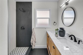 6261 Homewood Ave in Buena Park, CA - Foto de edificio - Building Photo