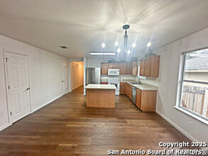 515 Diana Dr in Converse, TX - Building Photo - Building Photo