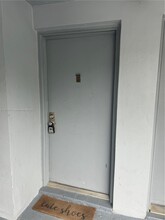 310 Fontainebleau Blvd-Unit -104 in Miami, FL - Foto de edificio - Building Photo