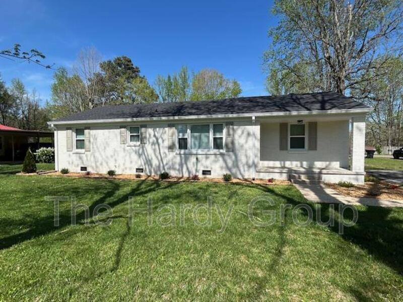 1023 Old Estill Springs Rd in Tullahoma, TN - Building Photo