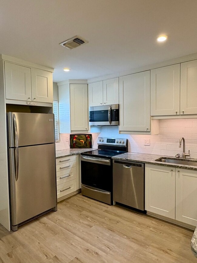 974 NW Spruce Ridge Dr in Stuart, FL - Building Photo - Building Photo