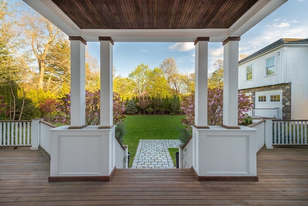 1 Edmunds Rd in Wellesley, MA - Building Photo