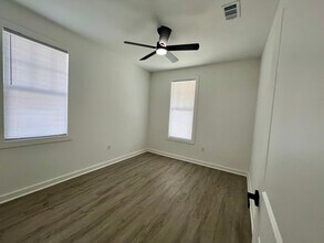 1934 Elvin Dr in Baton Rouge, LA - Foto de edificio - Building Photo