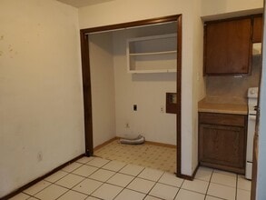 3114 Forestridge Dr. in Enid, OK - Foto de edificio - Building Photo