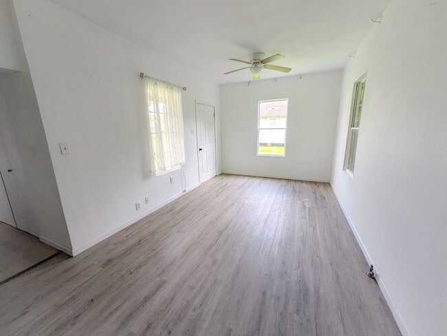 625-627 E Pipkin St in Beaumont, TX - Building Photo - Building Photo