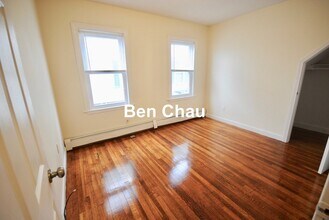 15 Taylor St, Unit 1B in Medford, MA - Foto de edificio - Building Photo